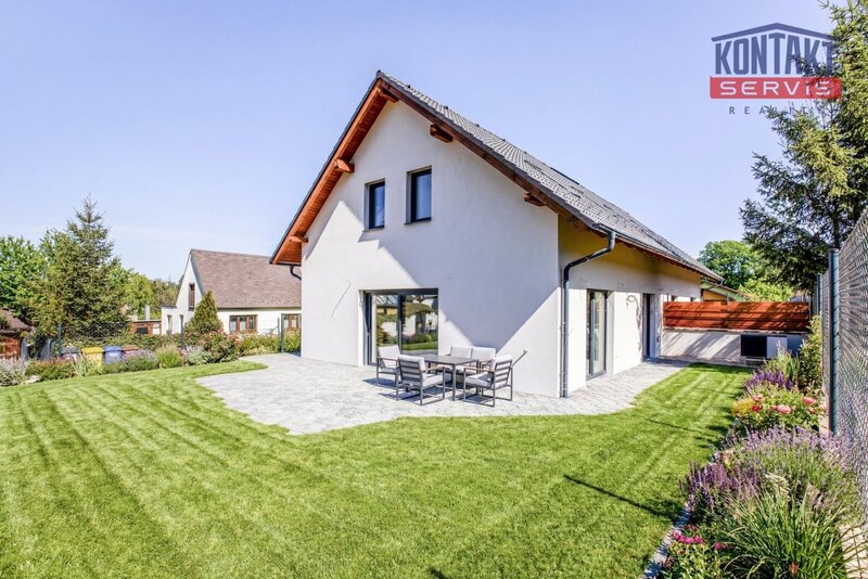 1776093290-3c418c8a-d4f3-49bf-8175-2f641402a324